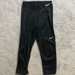 Nike pro crop leggings